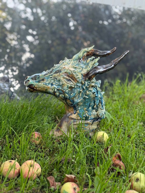 Скульптура «Emerald Dragon»